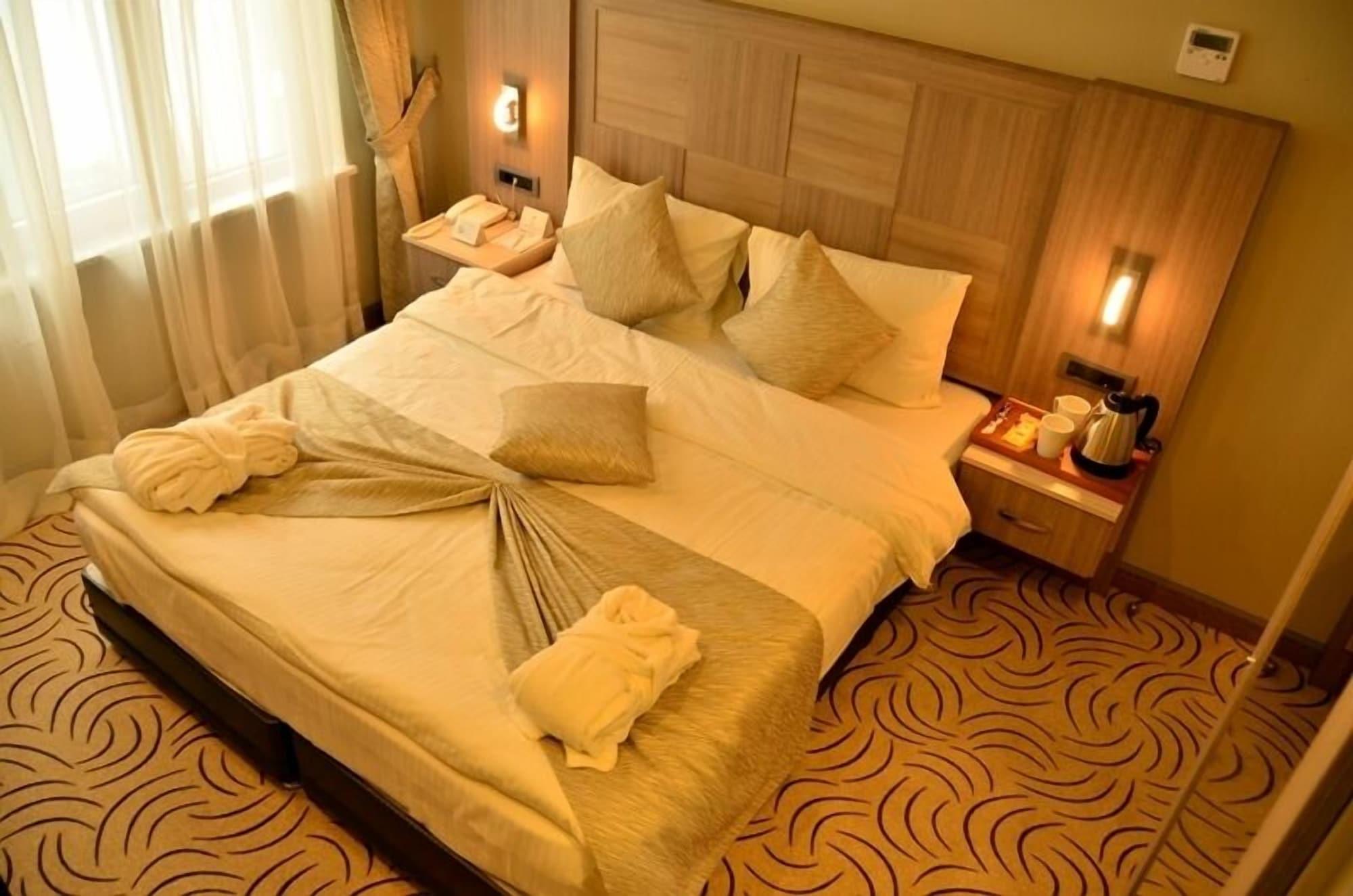 Orya Hotel Istanbul Bagian luar foto