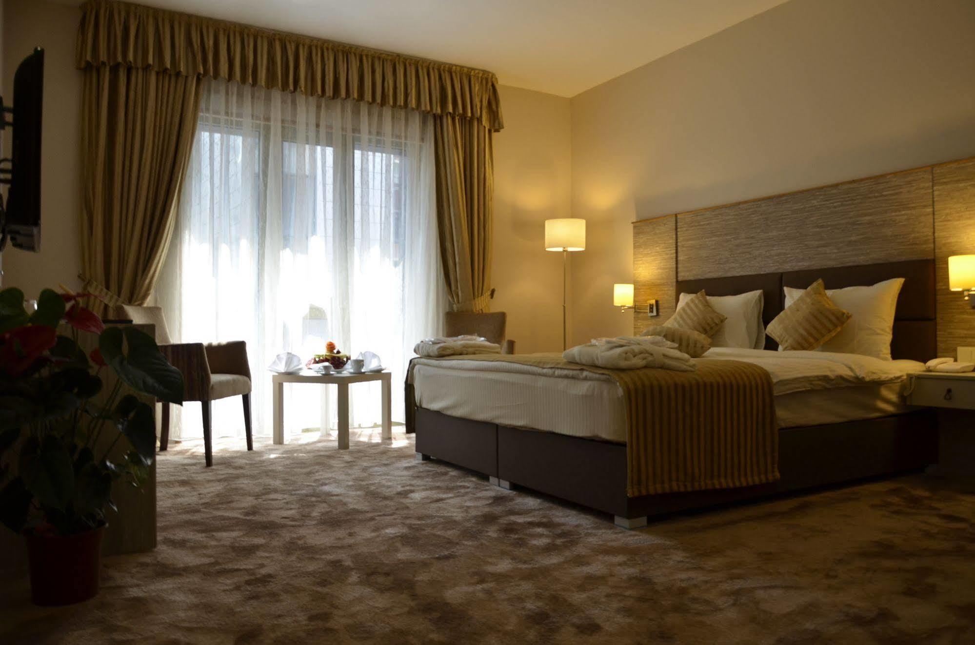 Orya Hotel Istanbul Bagian luar foto