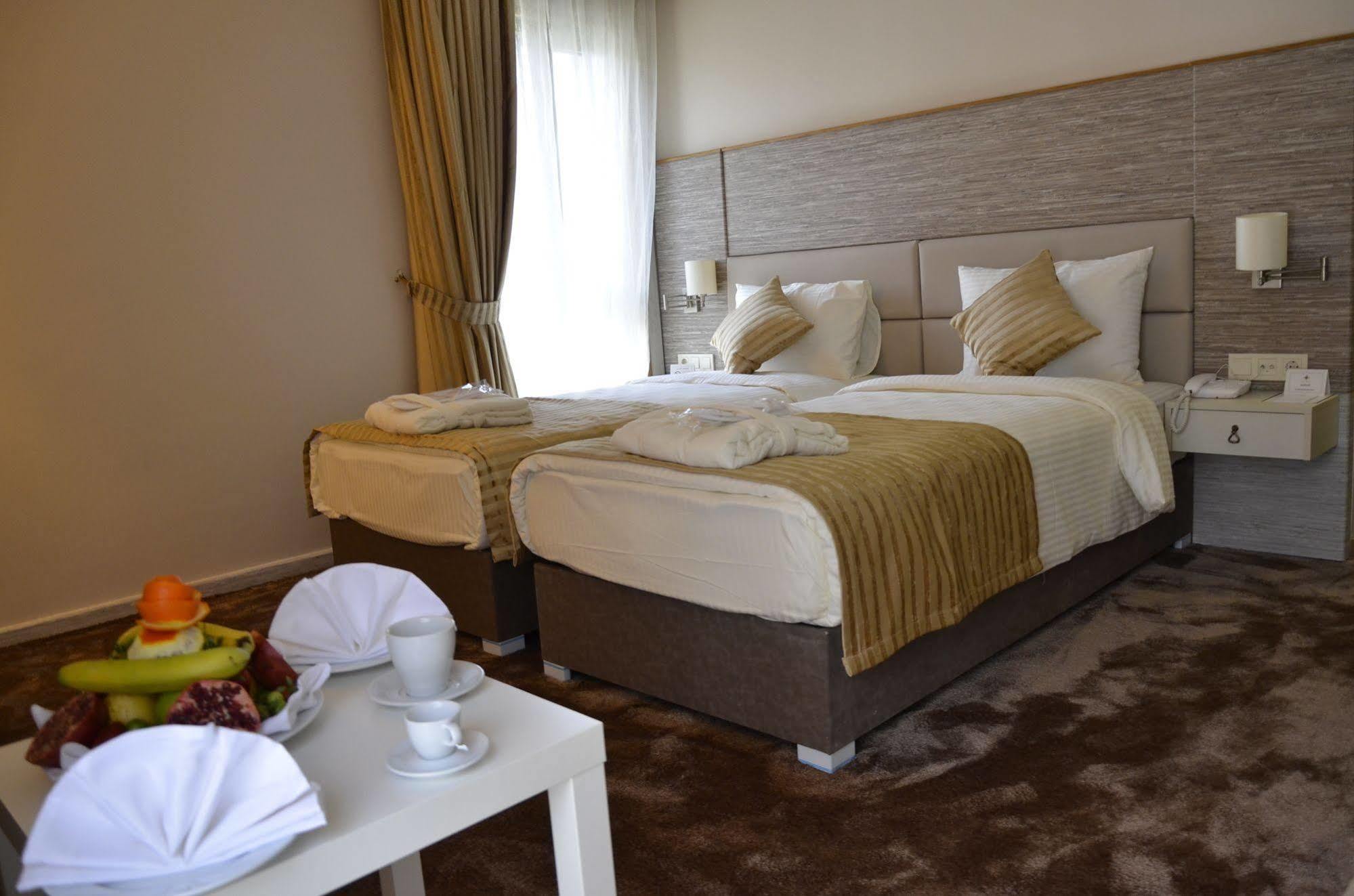 Orya Hotel Istanbul Bagian luar foto
